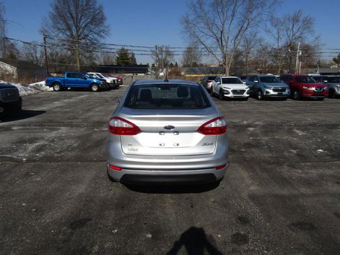 Used 2017 Ford Fiesta SE image 6