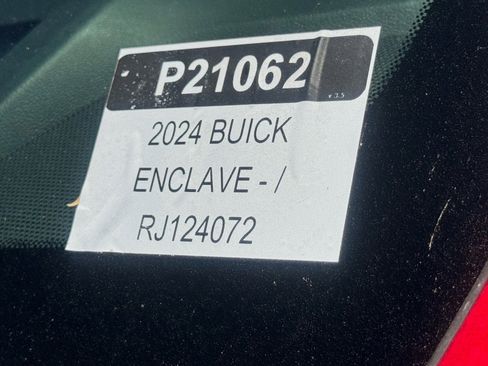 Used 2024 Buick Enclave Premium image 32