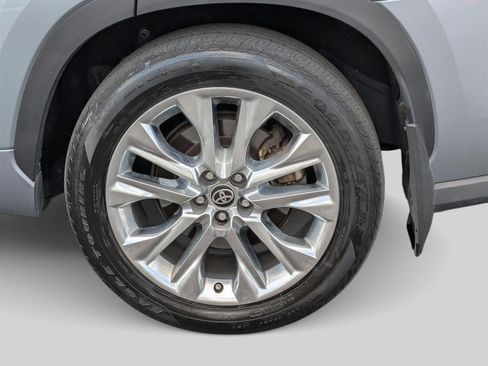 Used 2021 Toyota Highlander Limited image 11