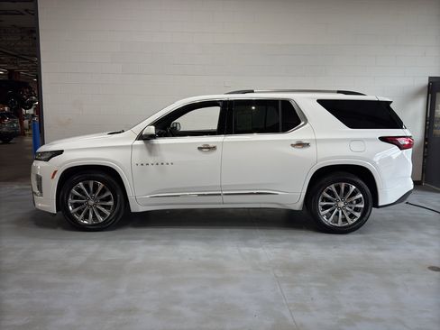 Used 2023 Chevrolet Traverse Premier AWD/4WD image 2