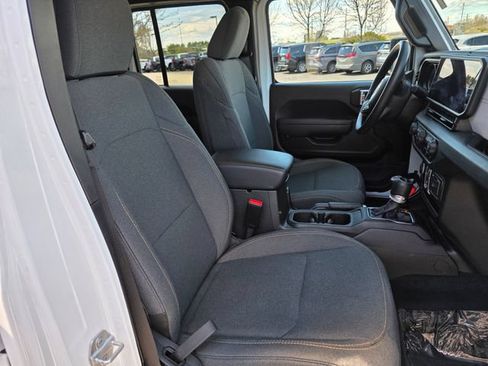 Used 2025 Jeep Gladiator Sport AWD/4WD image 12