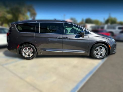 Used 2018 Chrysler Pacifica Limited w/ Advanced Safetytec Group image 7