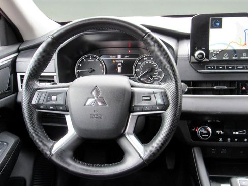 Used 2024 Mitsubishi Outlander AWD image 19