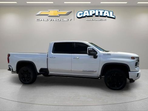 Used 2025 Chevrolet Silverado 2500 High Country w/ Technology Package AWD/4WD image 6