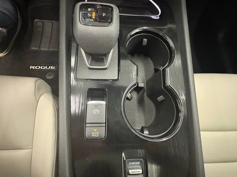 Used 2025 Nissan Rogue SL w/ Tech Package image 32