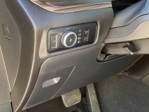 Used 2023 Ford Explorer Limited AWD/4WD image 12
