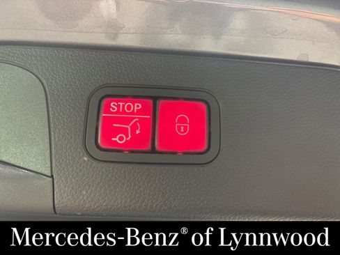 Used 2019 Mercedes-Benz GLC 300 4MATIC image 8