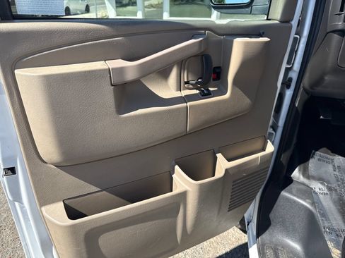 Used 2022 GMC Savana 2500 w/ Driver Convenience Package RWD image 10
