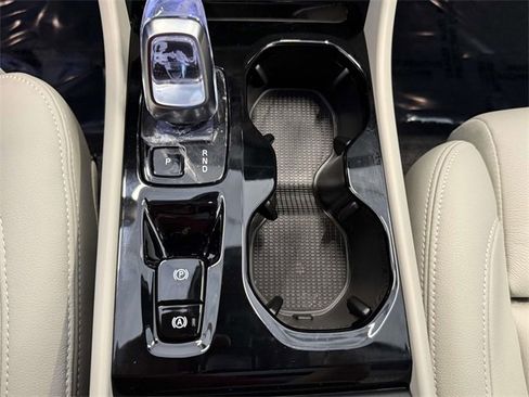 Used 2025 Volvo XC40 B5 Plus w/ Protection Package Premier image 23