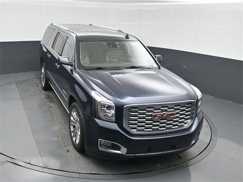 Used 2018 GMC Yukon XL Denali image 39
