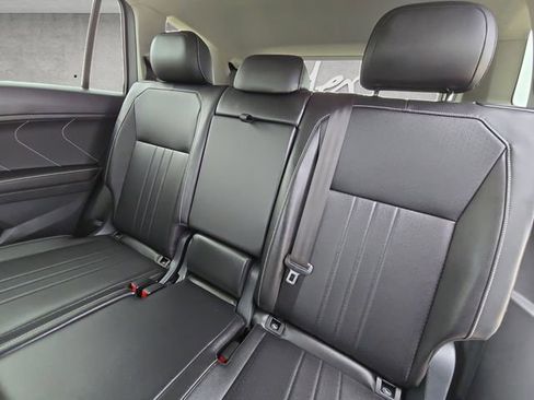 Used 2024 Volkswagen Tiguan SE FWD image 22