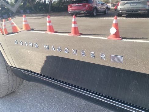 Used 2023 Jeep Grand Wagoneer Series II image 6