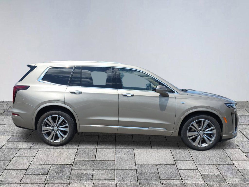 Used 2022 Cadillac XT6 Premium Luxury w/ Platinum Package FWD image 8