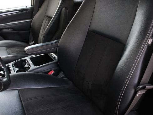 Used 2019 Dodge Grand Caravan SXT w/ Driver Convenience Group image 5