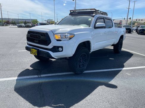 Used 2022 Toyota Tacoma SR5 AWD/4WD image 7