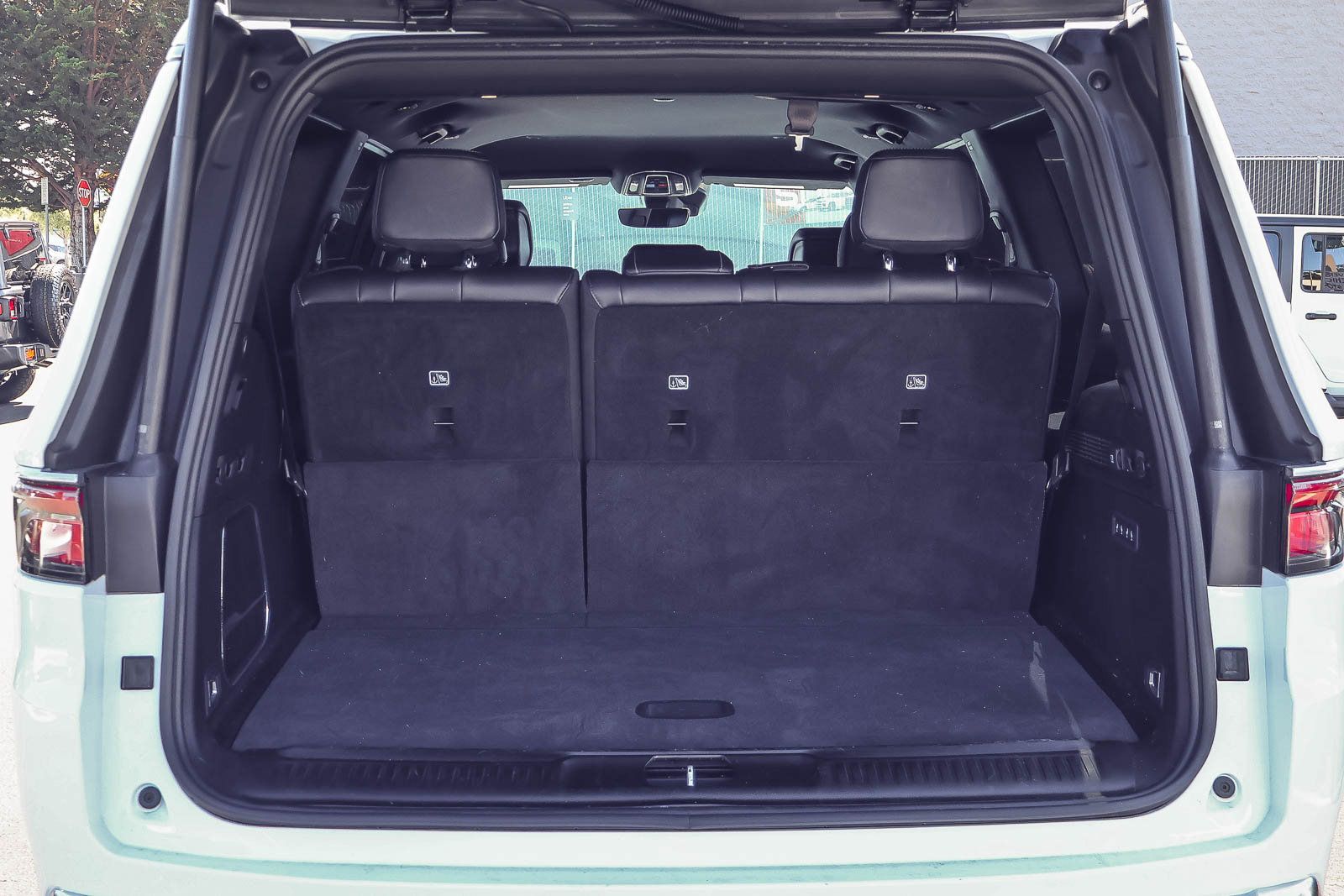 Used 2022 Jeep Wagoneer Series III RWD image 19