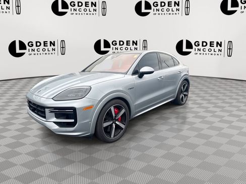 Used 2025 Porsche Cayenne Turbo image 4