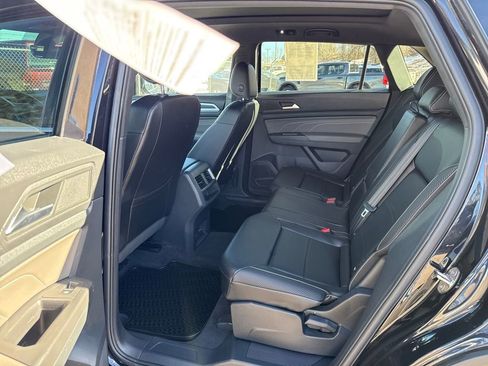 Used 2022 Volkswagen Atlas Cross Sport SEL image 18