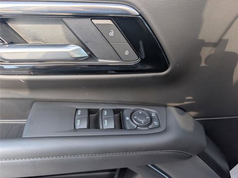 Used 2025 Chevrolet Tahoe LS AWD/4WD image 19