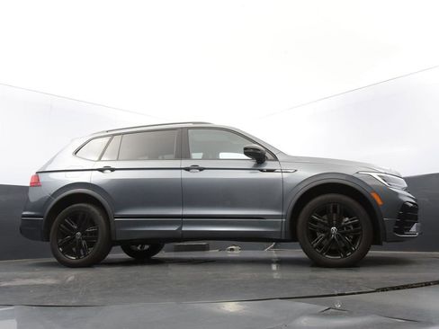 Certified 2022 Volkswagen Tiguan SE R-Line image 41