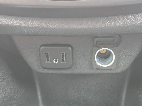 Used 2023 Chevrolet Traverse LT w/ Rear Camera Mirror Package image 18