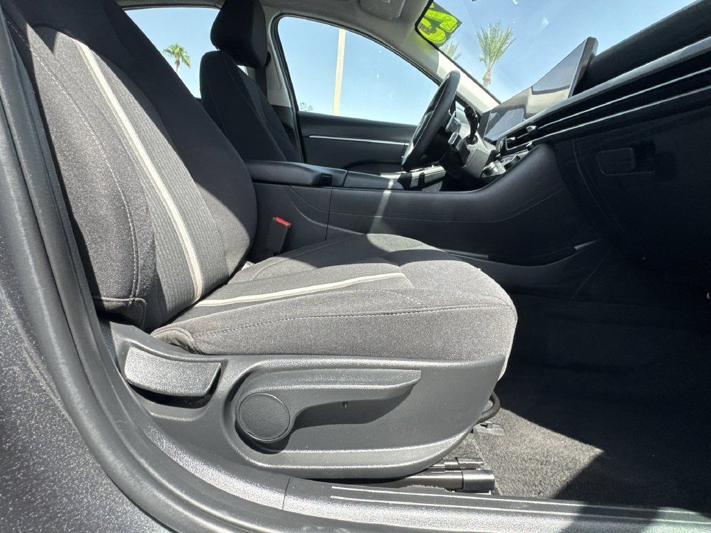 Used 2025 Hyundai Sonata SEL FWD image 27