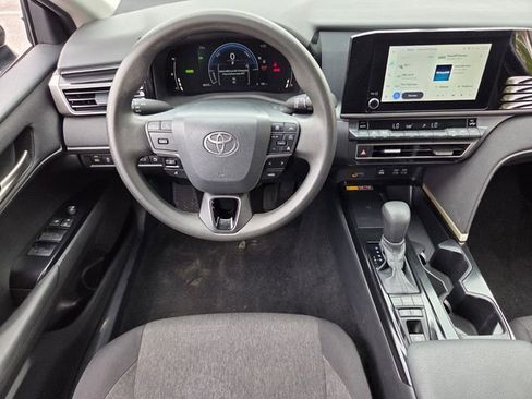 Used 2025 Toyota Camry LE image 12
