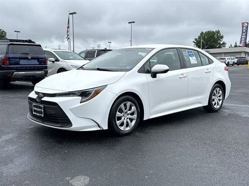 Used 2023 Toyota Corolla LE FWD image 5