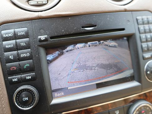 Used 2011 Mercedes-Benz GL 550 4MATIC image 35