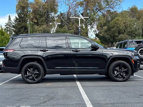 Used 2025 Jeep Grand Cherokee L Limited AWD/4WD image 3