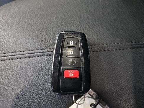 Used 2021 Toyota RAV4 XLE Premium image 35