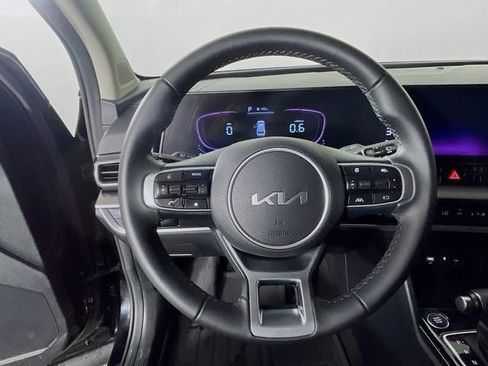 Used 2024 Kia Sportage EX FWD image 12