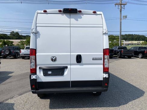 Used 2026 RAM ProMaster 2500 w/ Convenience Group FWD image 4