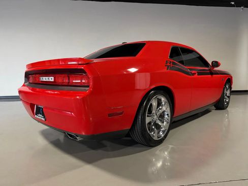 Used 2014 Dodge Challenger R/T RWD image 4