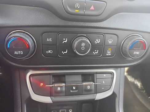 Used 2022 GMC Terrain SLT image 29