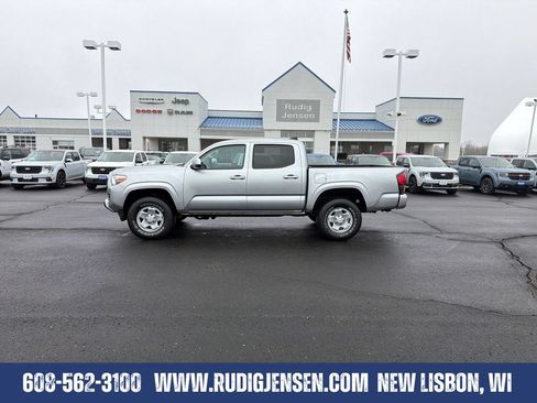 Used 2023 Toyota Tacoma SR AWD/4WD image 2