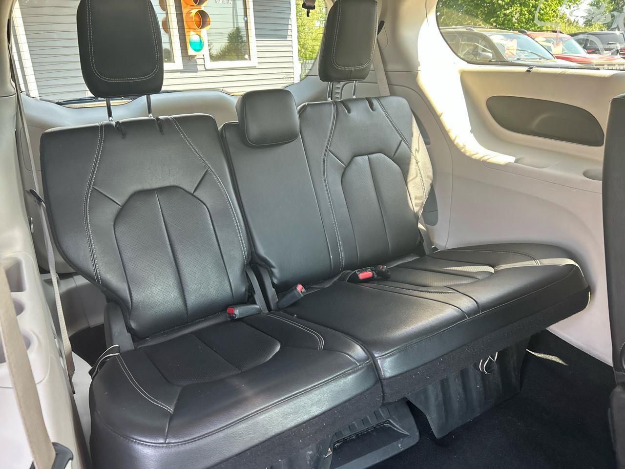 Used 2022 Chrysler Pacifica Touring-L FWD image 26