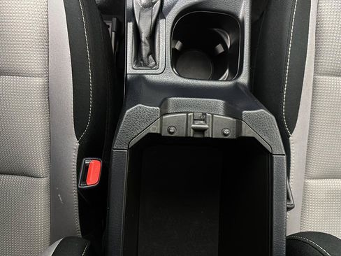 Used 2016 Toyota RAV4 XLE AWD/4WD image 34