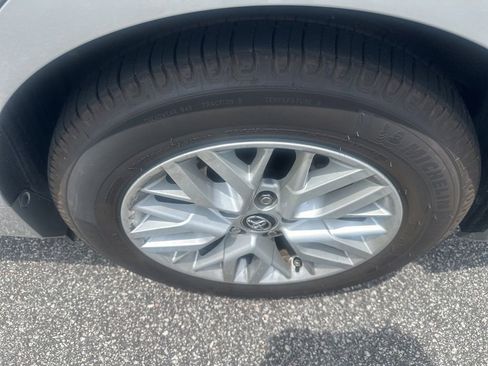 Used 2017 Toyota Camry LE FWD image 5