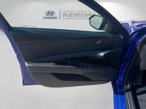 Used 2025 Hyundai Elantra Sport FWD image 17