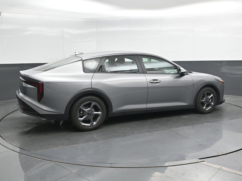 Used 2025 Kia K4 FWD image 3