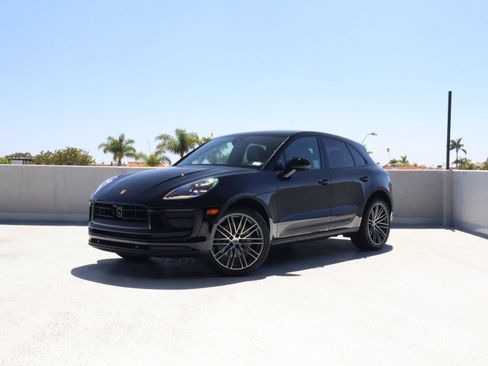 Certified 2024 Porsche Macan AWD/4WD image 1