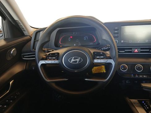 Used 2024 Hyundai Elantra SE FWD image 12