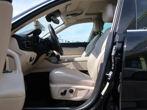 Used 2017 Maserati Levante w/ Luxury Package image 14