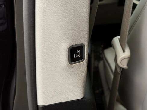 Used 2017 Chrysler Pacifica Limited FWD image 22