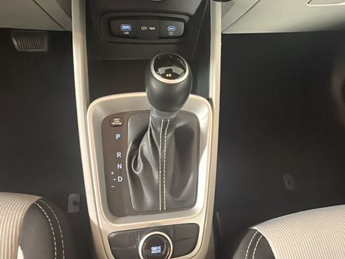 Used 2025 Hyundai Venue SEL FWD image 22