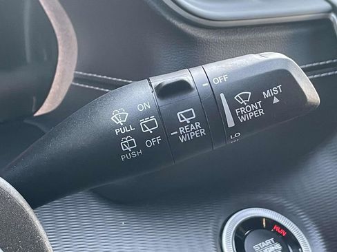 Used 2023 Jeep Grand Cherokee L Laredo image 22