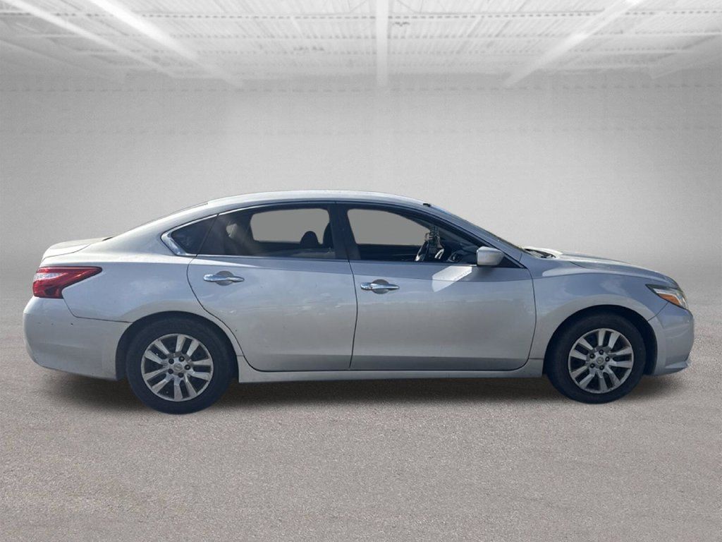 Used 2016 Nissan Altima 2.5 S w/ Power Driver Seat Package FWD image 9