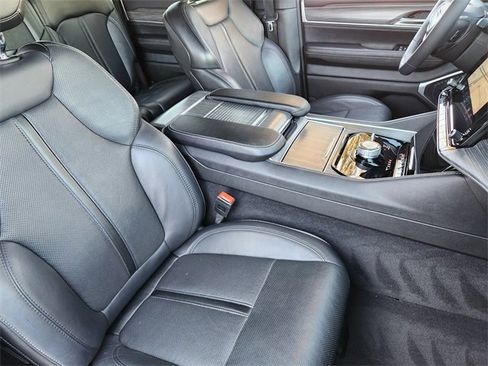 Used 2024 Jeep Wagoneer L Series II w/ Flexible Seating Group image 14