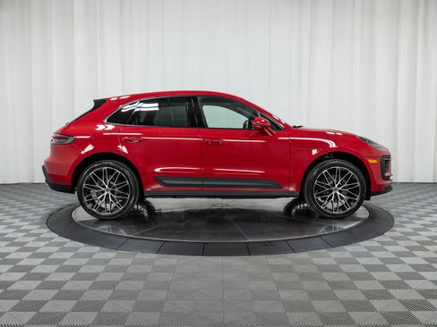 Used 2025 Porsche Macan image 8